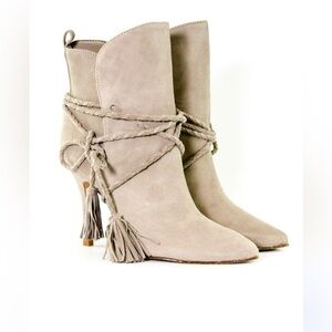 Schutz Fadhila Bootie in the color mouse